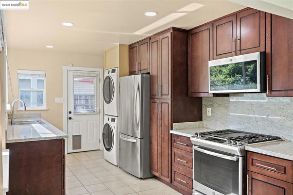 Interior, Kitchen, Recessed Lighting, Washer
