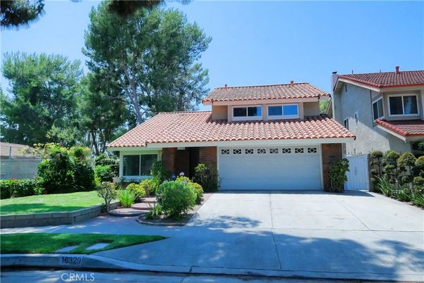 Attached, Exterior, Facade, Mediterranean
