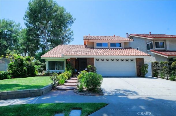 Attached, Exterior, Facade, Mediterranean