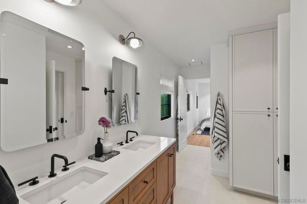 Bathroom, Dual Sink Vanities, Interior, Recessed Lighting