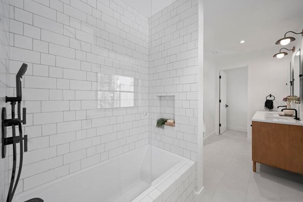 Bathroom, Interior, Recessed Lighting