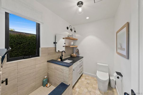 Bathroom, Interior, Recessed Lighting