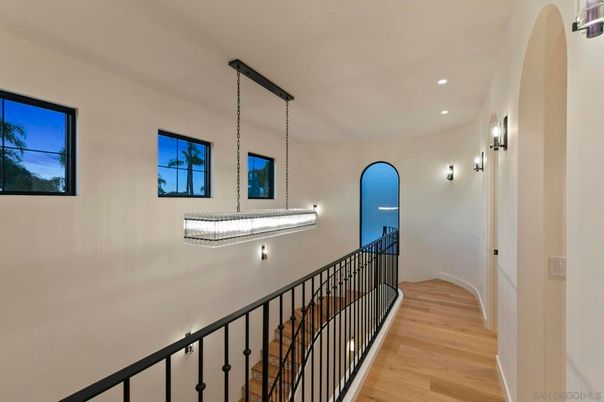 Interior, Pendant Lights, Recessed Lighting, Wood Texture Flooring