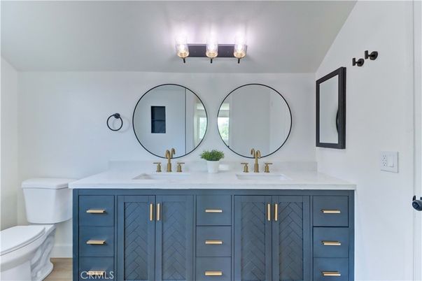 Bathroom, Dual Sink Vanities, Interior