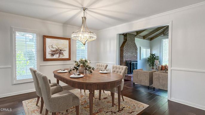 Chandelier, Dining room, Fireplace, Interior, Wood Texture Flooring