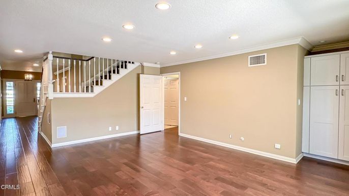 Empty room, Interior, Recessed Lighting, Wood Texture Flooring