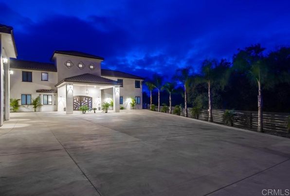 Exterior, Facade, Mediterranean