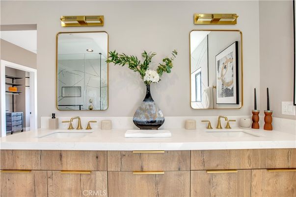 Bathroom, Dual Sink Vanities, Interior