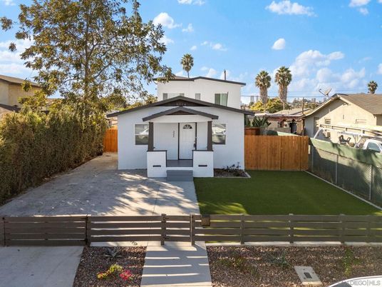 Backyard, Exterior, Facade, Modern