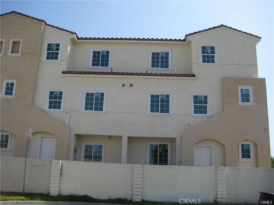 Exterior, Facade, Rowhouse