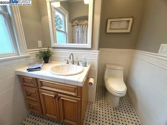 Bathroom, Interior, Tile Countertops