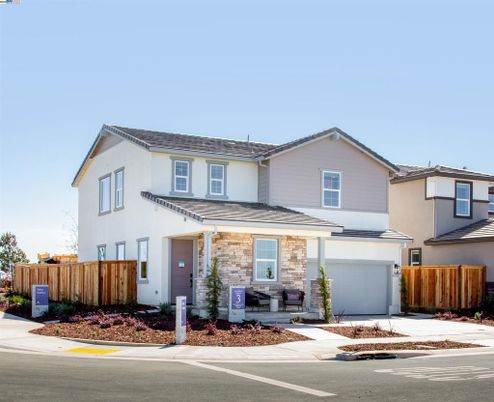 Attached, Exterior, Facade, Farmhouse