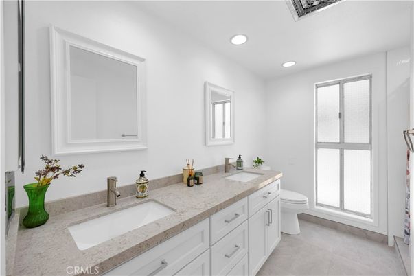 Bathroom, Dual Sink Vanities, Interior, Recessed Lighting