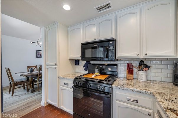 Dining room, Interior, Kitchen, Pendant Lights, Recessed Lighting, Wood Texture Flooring