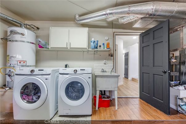 Interior, Washer, Wood Texture Flooring