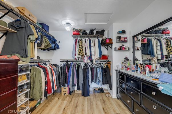 Interior, Walk-in Closets, Wood Texture Flooring