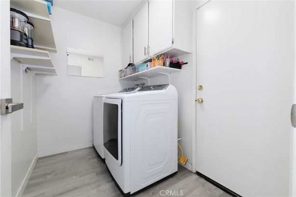 Interior, Washer, Wood Texture Flooring