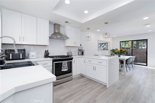 Dining room, Interior, Kitchen, Pendant Lights, Recessed Lighting, Stainless Steel Appliances, Wood Texture Flooring