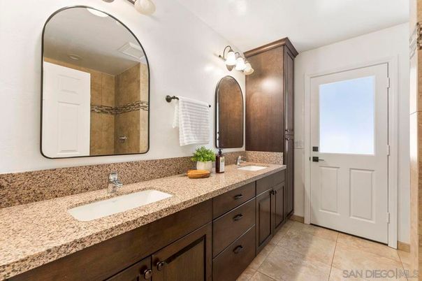 Bathroom, Dual Sink Vanities, Interior