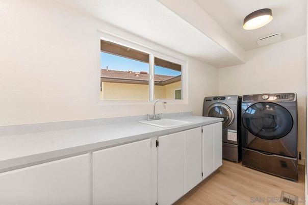 Interior, Washer, Wood Texture Flooring