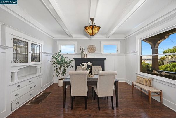 Dining room, Fireplace, Interior, Recessed Lighting, Wood Texture Flooring