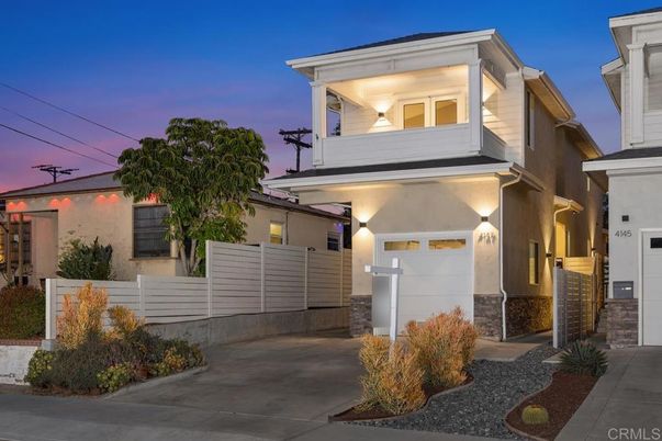 Attached, Exterior, Facade, Modern