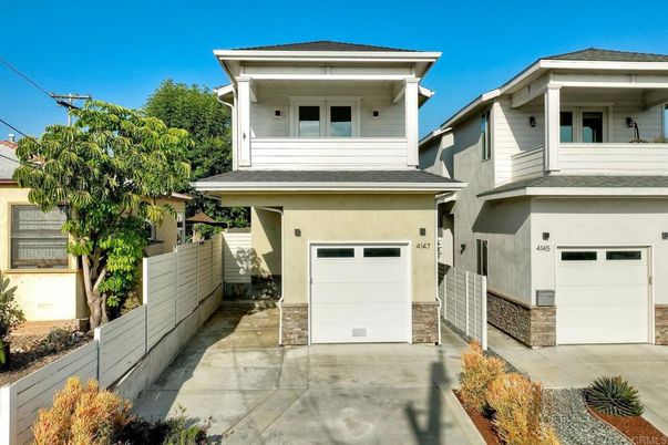 Attached, Exterior, Facade, Mediterranean