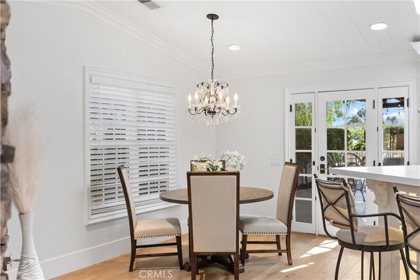Chandelier, Dining room, Interior, Recessed Lighting, Wood Texture Flooring
