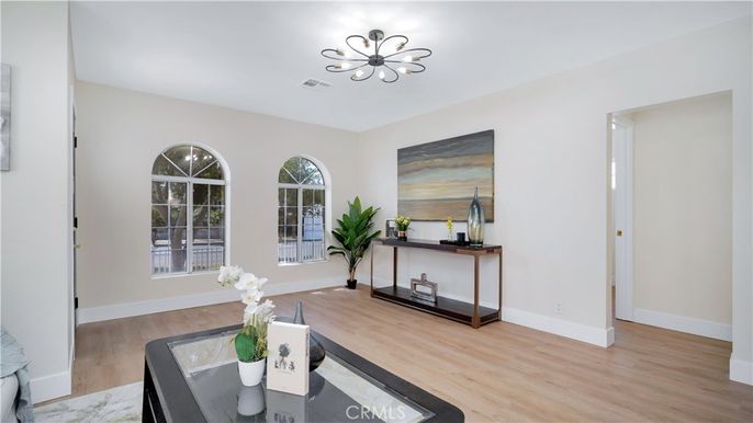 Interior, Pendant Lights, Wood Texture Flooring