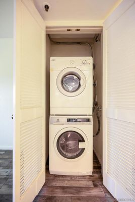 Interior, Utility Closets, Washer, Wood Texture Flooring