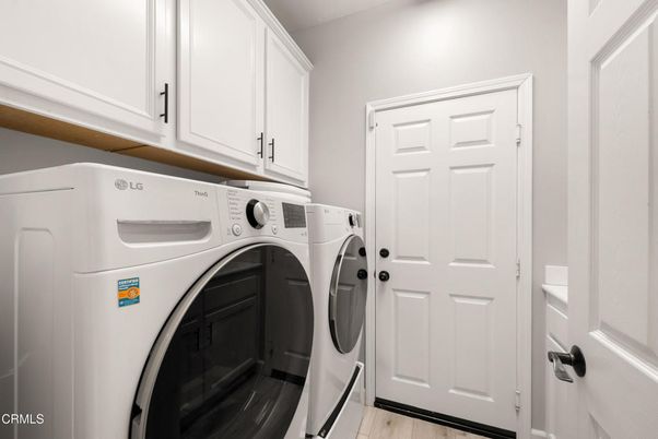 Interior, Washer, Wood Texture Flooring