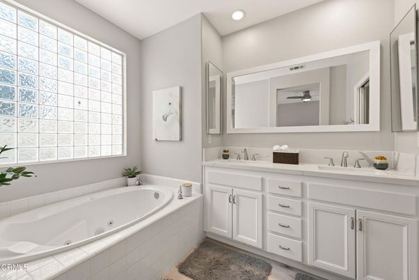 Bathroom, Dual Sink Vanities, Interior, Recessed Lighting
