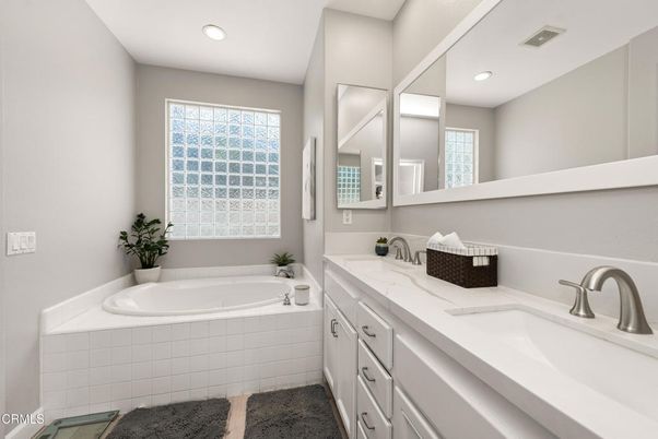 Bathroom, Dual Sink Vanities, Interior, Recessed Lighting