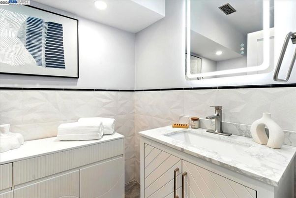 Bathroom, Interior, Recessed Lighting