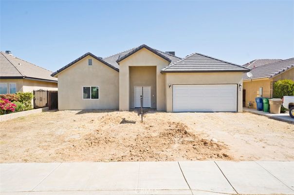 Attached, Exterior, Facade, Ranch