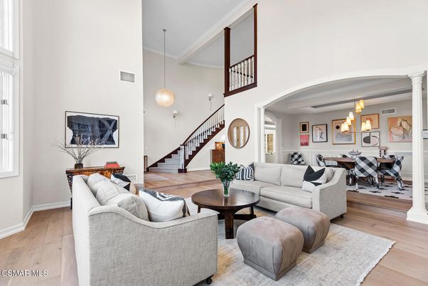 Chandelier, Dining room, Interior, Living room, Pendant Lights, Wood Texture Flooring