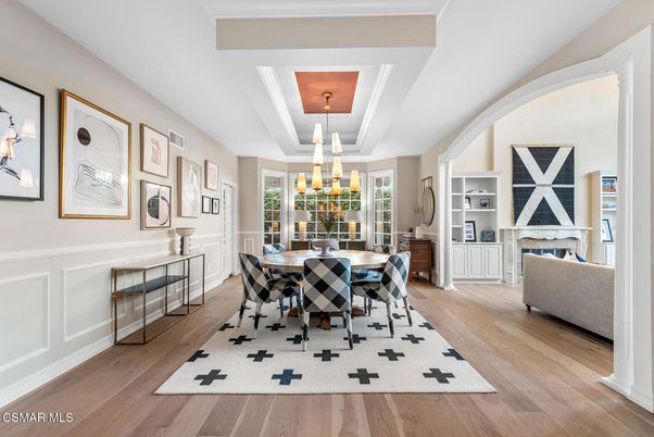 Chandelier, Dining room, Fireplace, Interior, Pendant Lights, Wood Texture Flooring