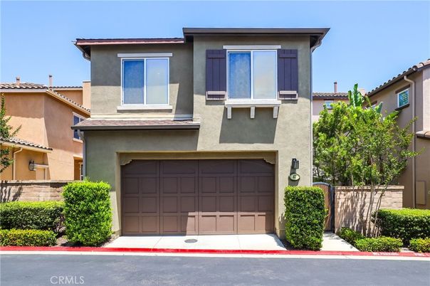Attached, Exterior, Facade, Mediterranean