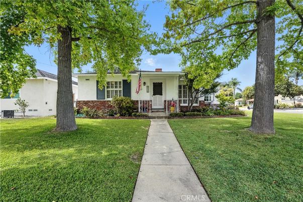 Backyard, Exterior, Facade, Ranch