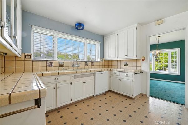 Interior, Kitchen, Pendant Lights, Tile Countertops