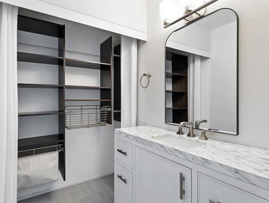 Bathroom, Interior, Walk-in Closets, Wood Texture Flooring