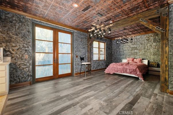 Bedroom, Chandelier, Interior, Pendant Lights, Recessed Lighting, Stone Walls, Wood Texture Flooring