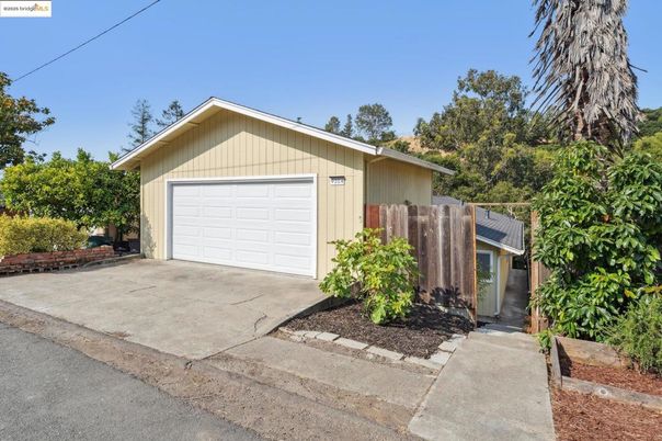 Detached Garage, Exterior