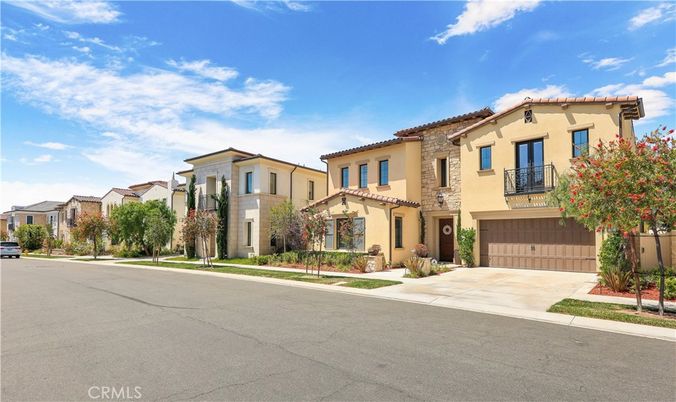 Attached, Exterior, Facade, Mediterranean