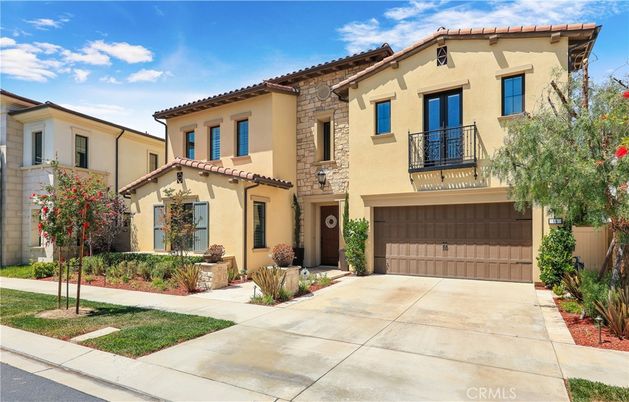 Attached, Exterior, Facade, Mediterranean