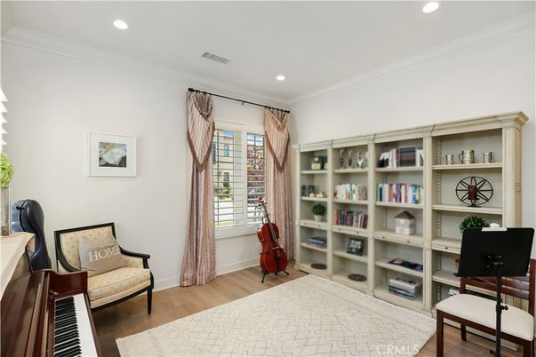Interior, Piano, Recessed Lighting, Wood Texture Flooring