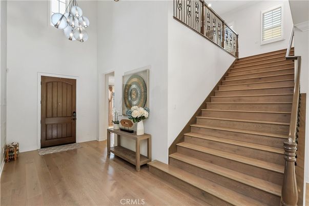 Interior, Pendant Lights, Wood Texture Flooring