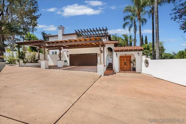 Attached, Exterior, Facade, Spanish Mediterranean