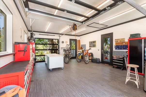 Garage, Interior