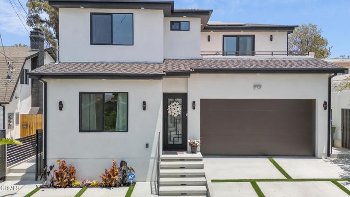 Attached, Exterior, Facade, Modern